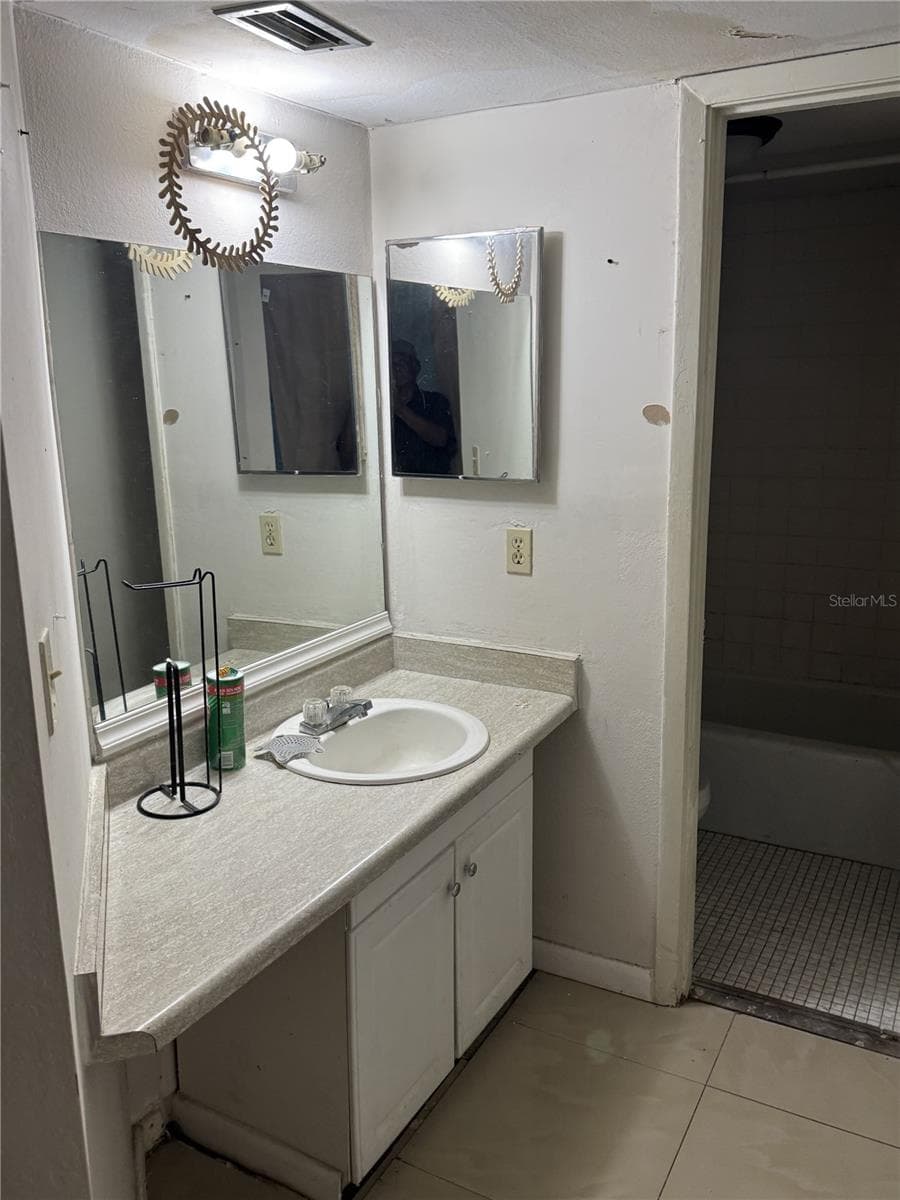 Condominium at 2512 LEMON TREE LN #3C, ORLANDO, photo 5 of 9