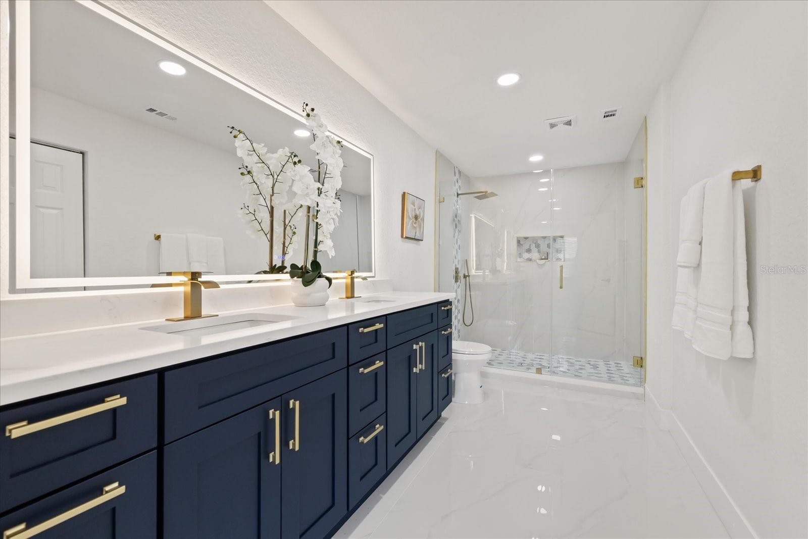 Master Bathroom - 6403 ELLIOT DR, TAMPA