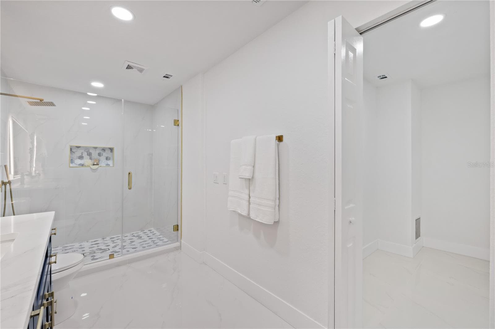 Single Family Residence at 6403 ELLIOT DR, TAMPA, photo 14 of 45