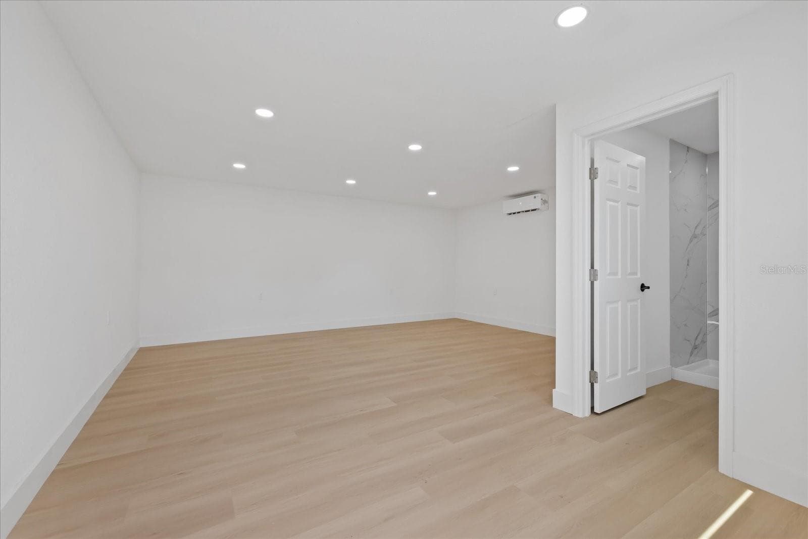 Flexible Bonus Suite - 6403 ELLIOT DR, TAMPA
