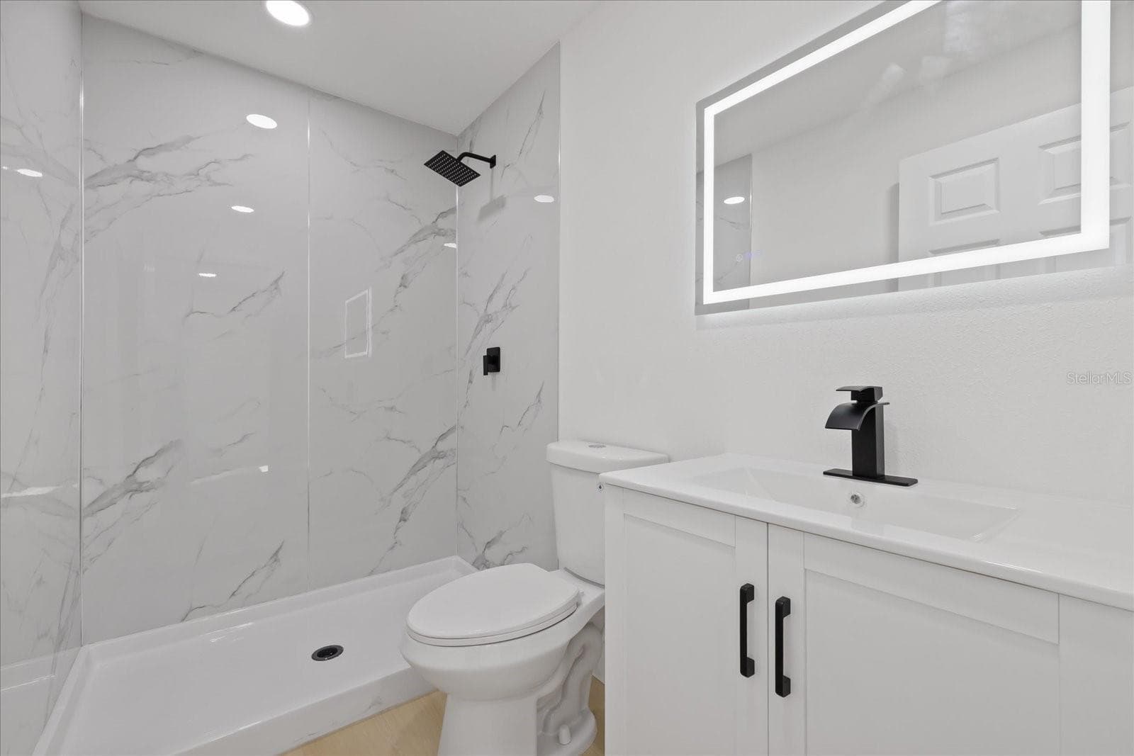 Flexible Bonus Suite Bath - 6403 ELLIOT DR, TAMPA