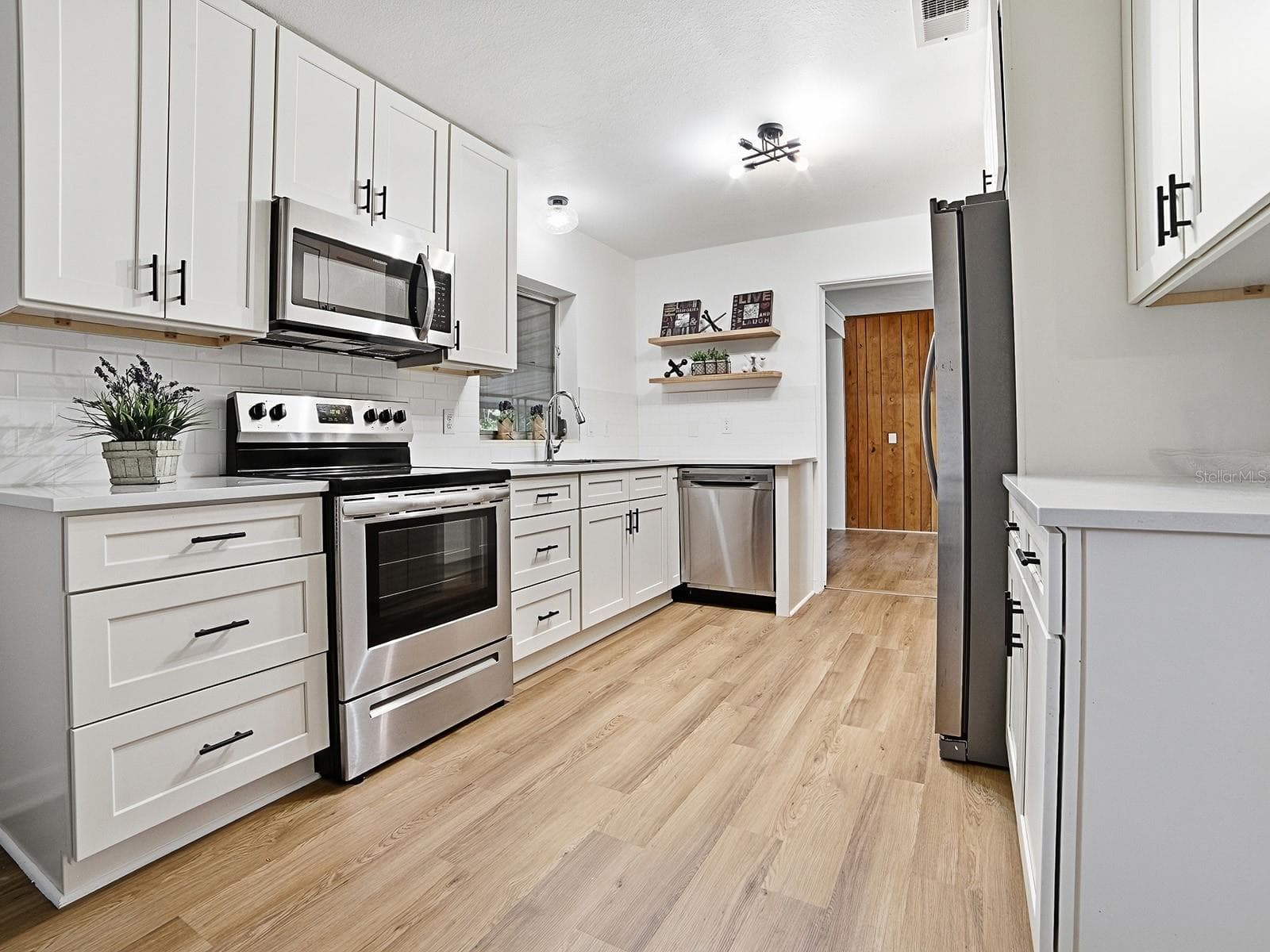 Single Family Residence at 2269 SOUTHLAND RD, MOUNT DORA, photo 10 of 42