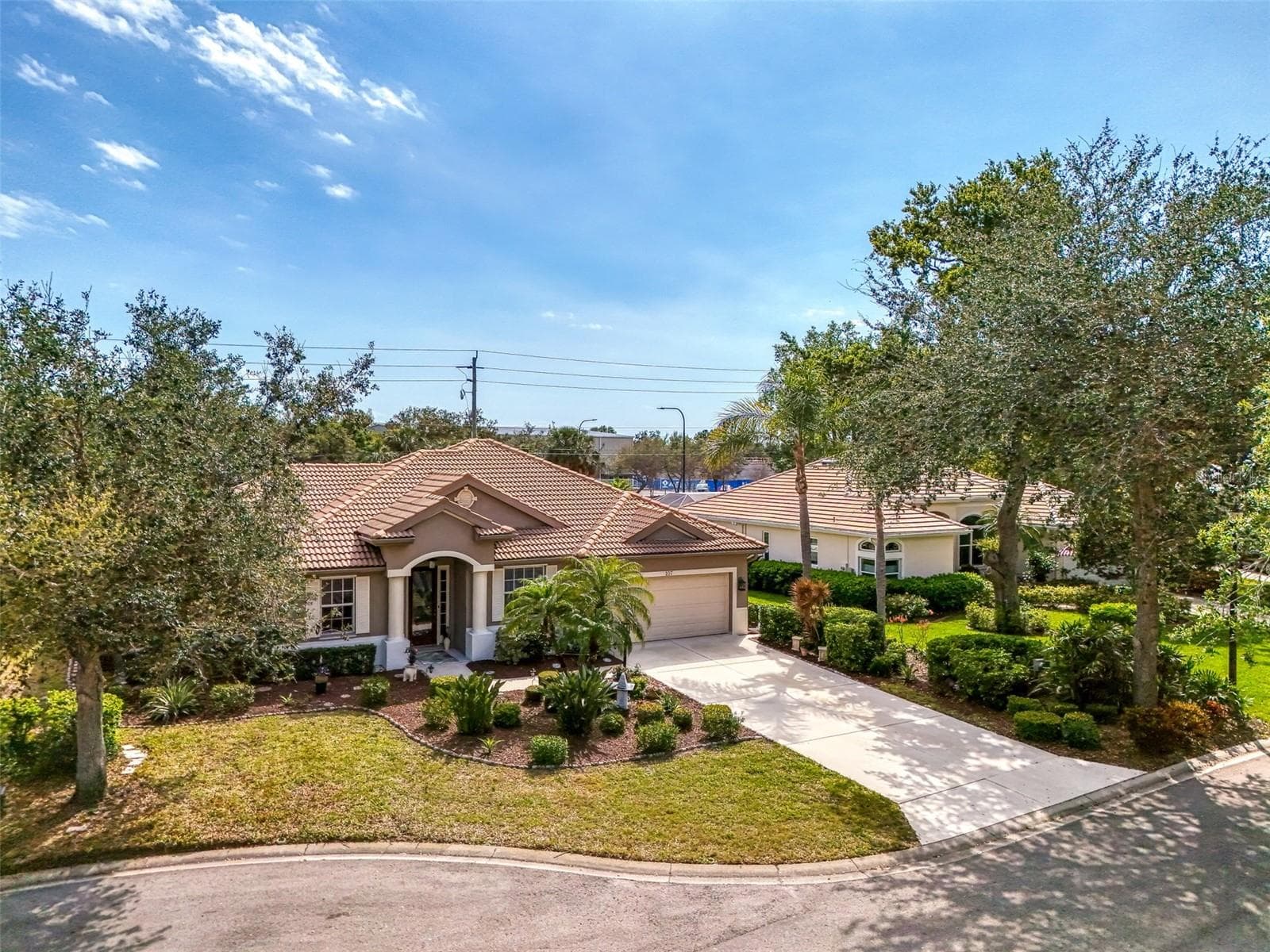 Single Family Residence at 107 WAYFOREST DR, VENICE, photo 2 of 73