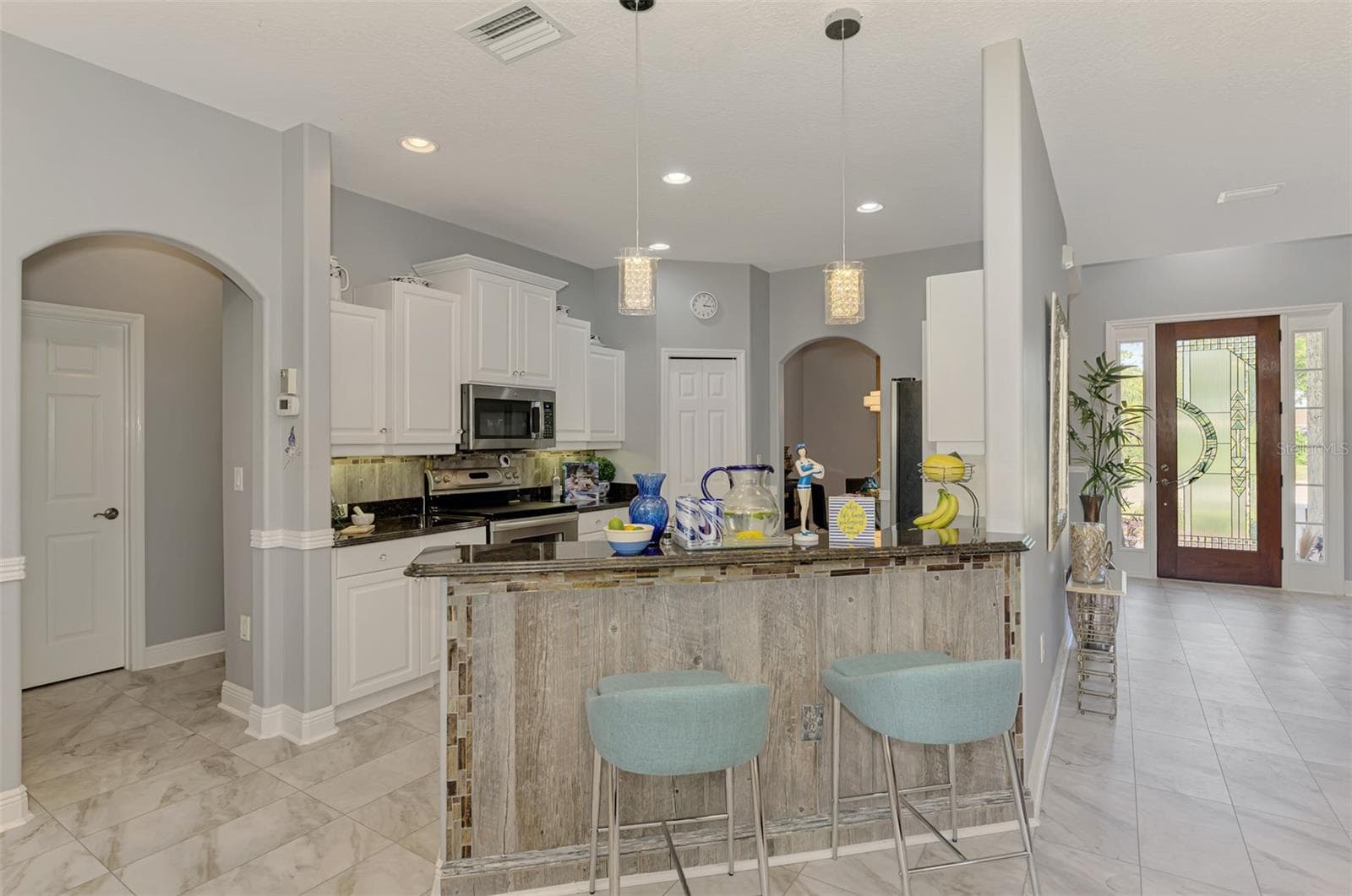 Single Family Residence at 107 WAYFOREST DR, VENICE, photo 24 of 73