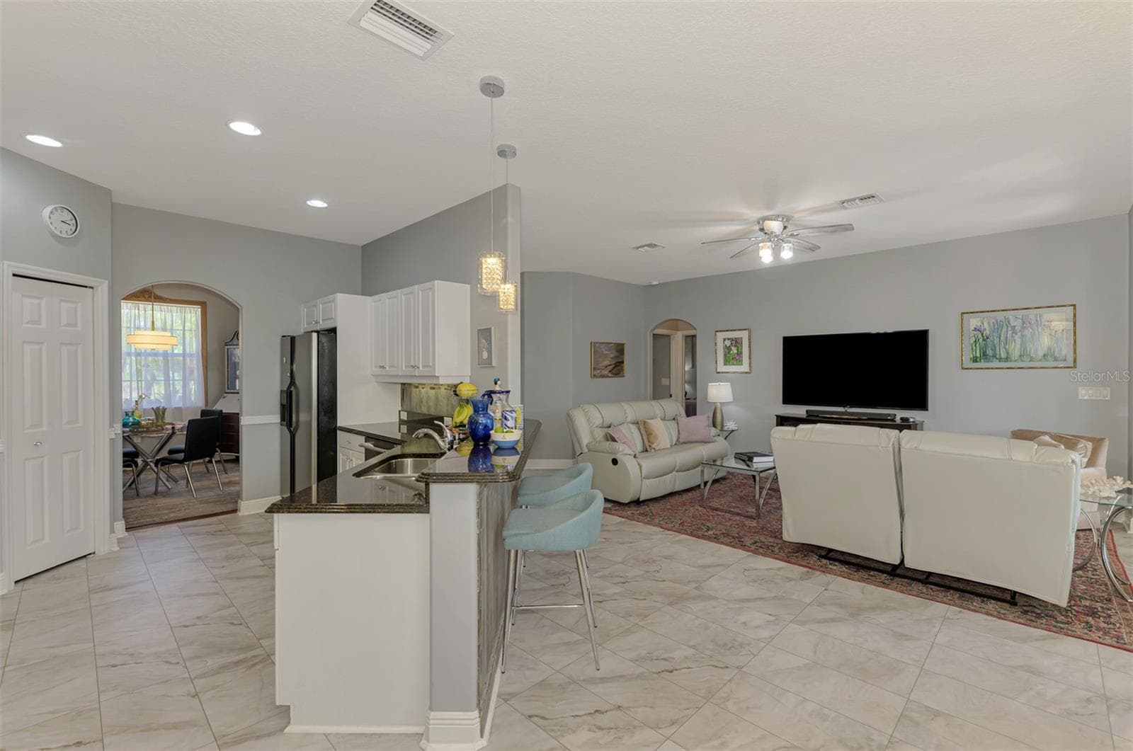 Family room/kitchen combo - 107 WAYFOREST DR, VENICE