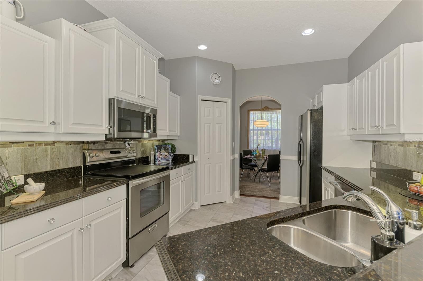 Single Family Residence at 107 WAYFOREST DR, VENICE, photo 28 of 73