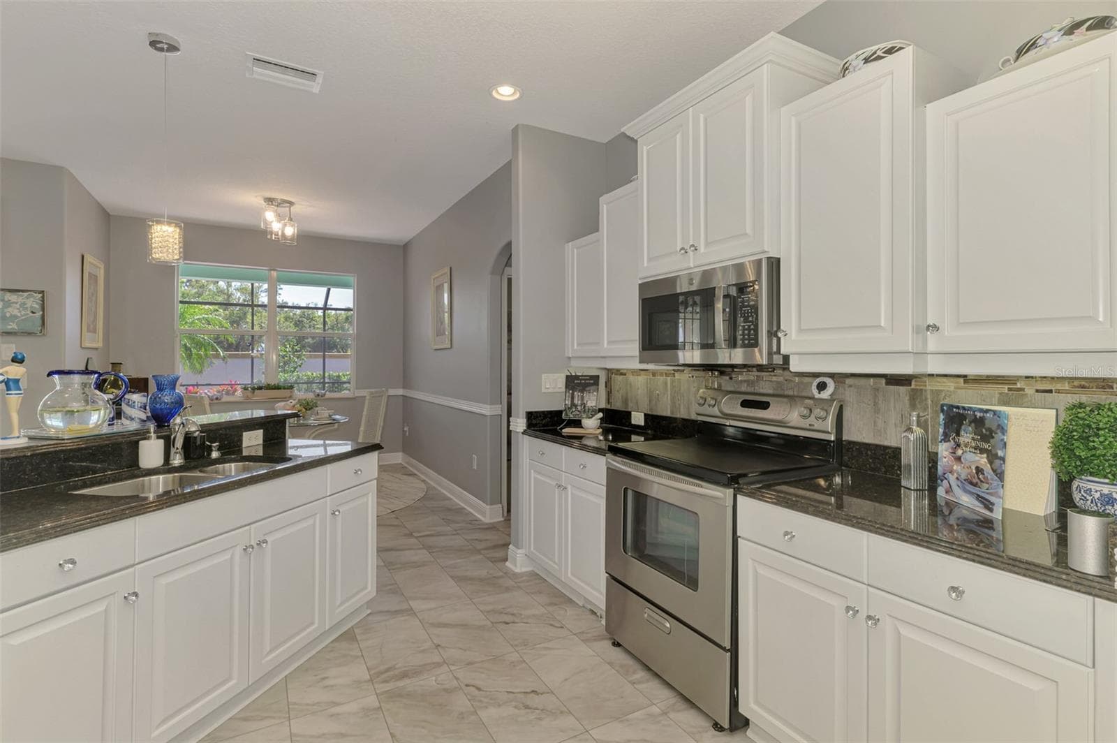 Single Family Residence at 107 WAYFOREST DR, VENICE, photo 29 of 73