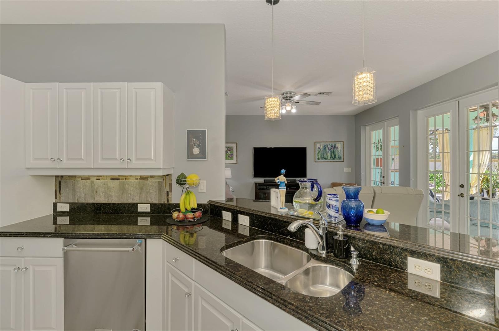 Single Family Residence at 107 WAYFOREST DR, VENICE, photo 30 of 73