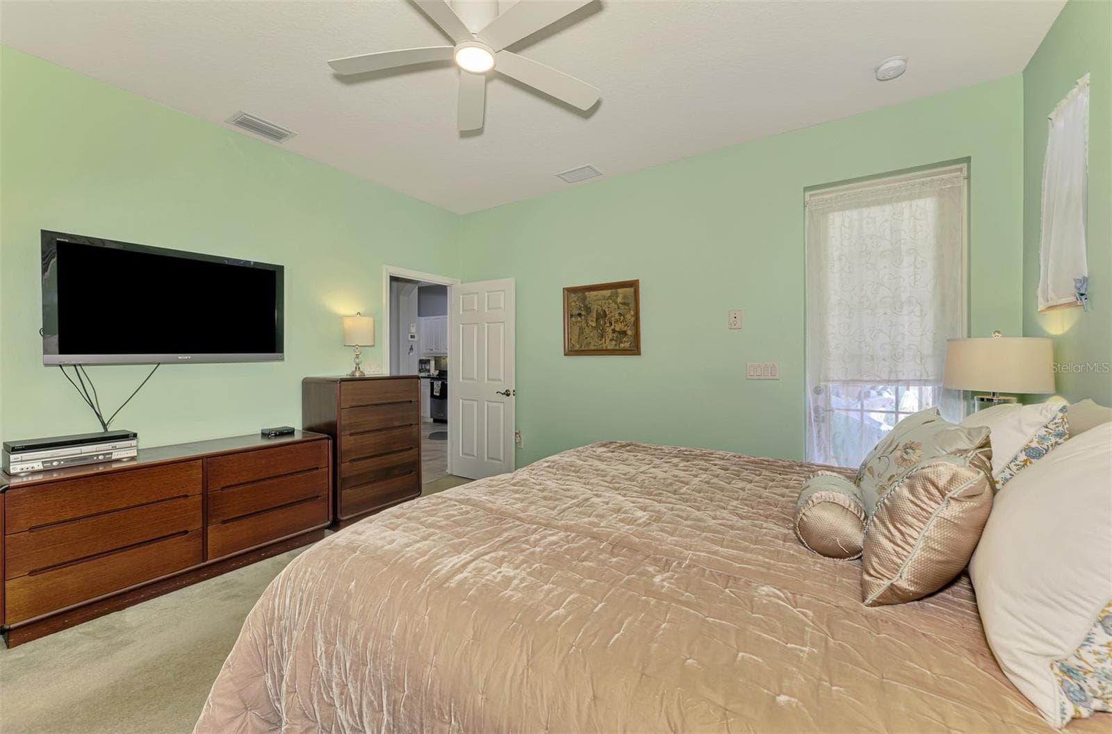 Single Family Residence at 107 WAYFOREST DR, VENICE, photo 38 of 73