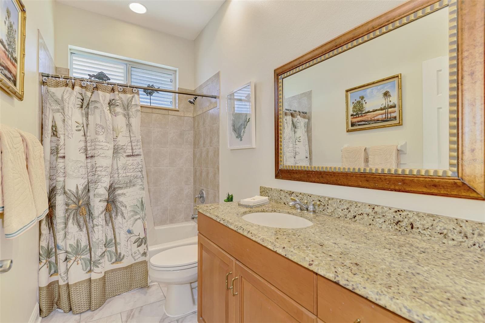 Guest bath - 107 WAYFOREST DR, VENICE