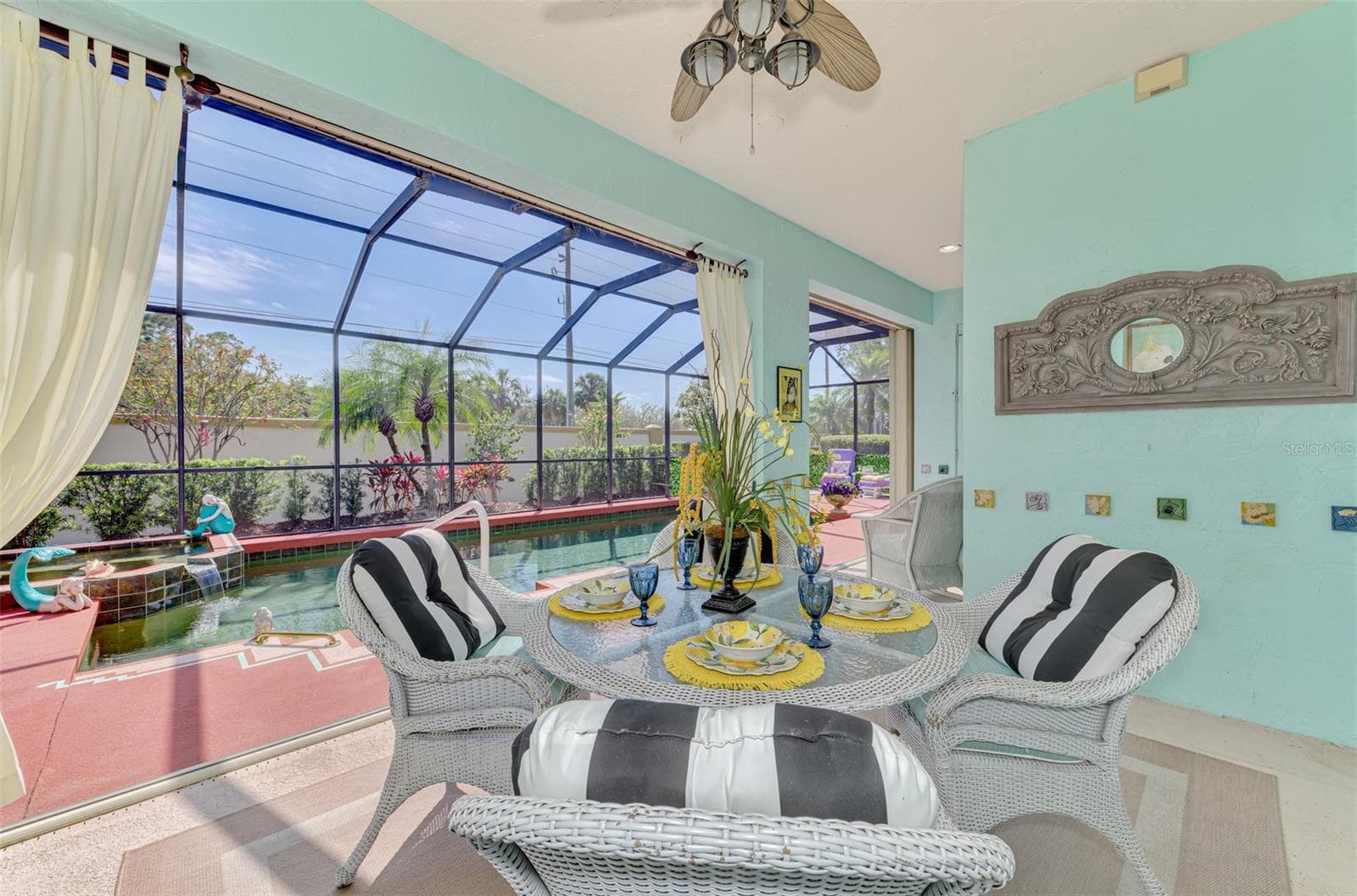 Relax...rain or shine - 107 WAYFOREST DR, VENICE
