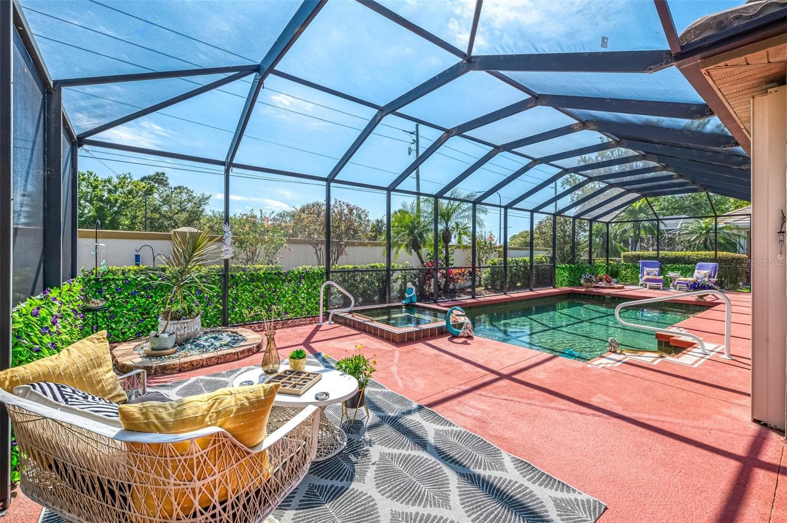 Outside living at its best - 107 WAYFOREST DR, VENICE