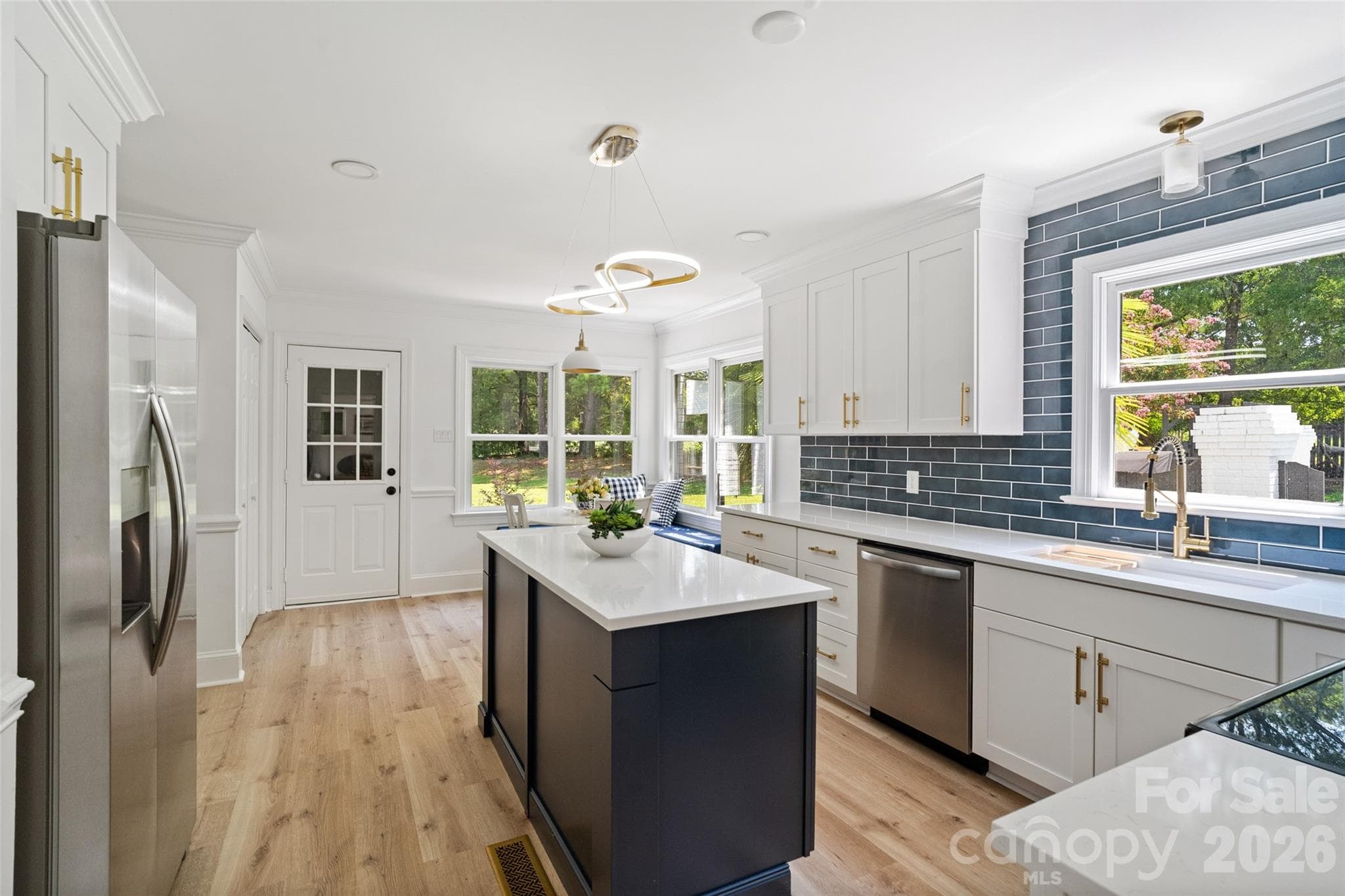 Single Family Residence at 690 Knighton Hill Road, Rock Hill, photo 3 of 35