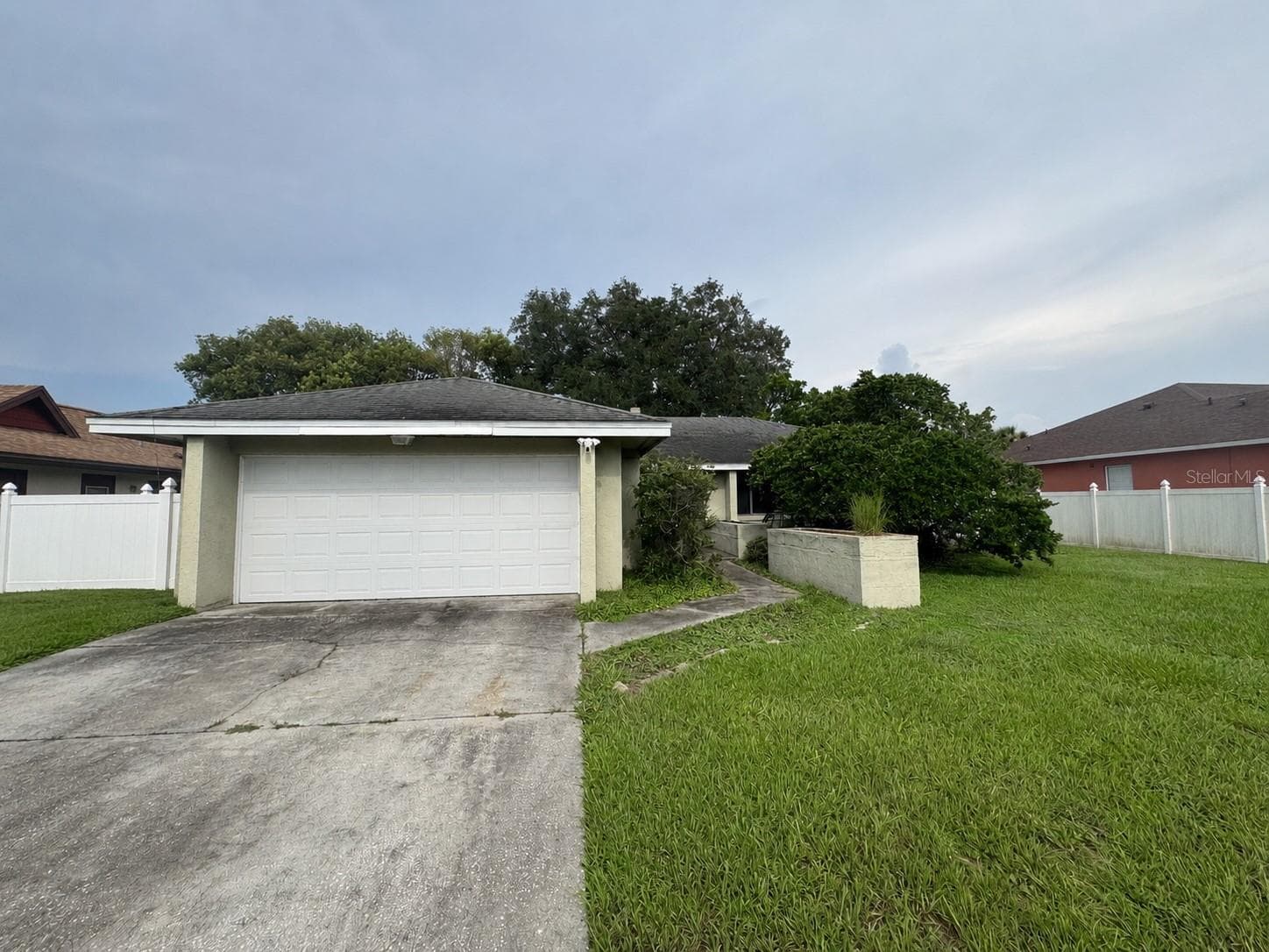 2419 AMBERLY AVE