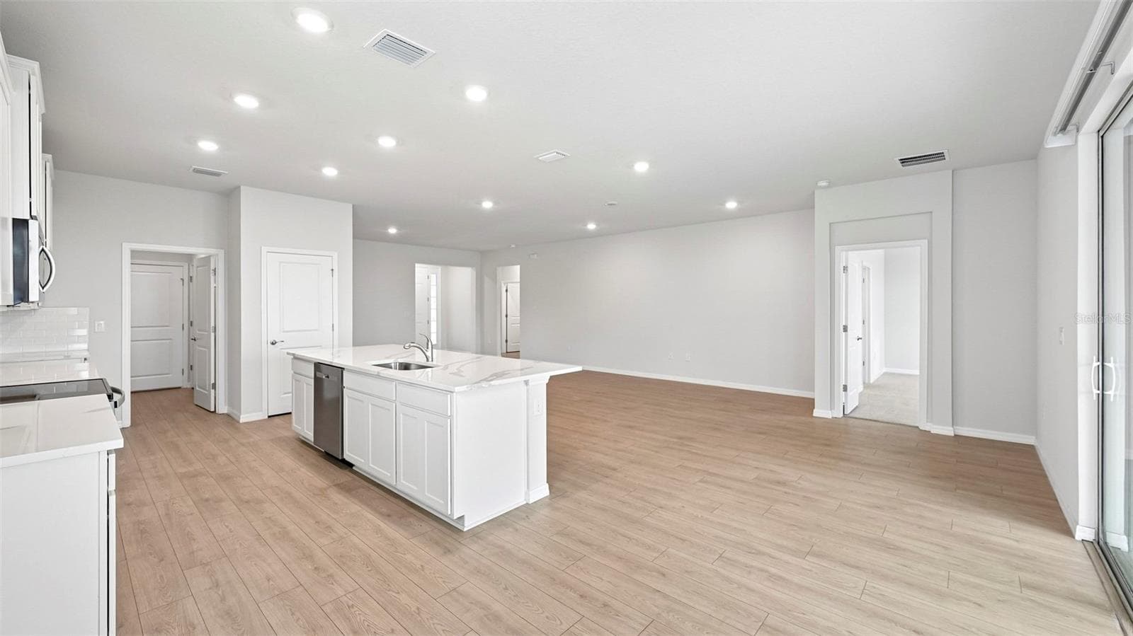 Single Family Residence at 18112 TAVERNSIDE TRL, LAKEWOOD RANCH, photo 12 of 54