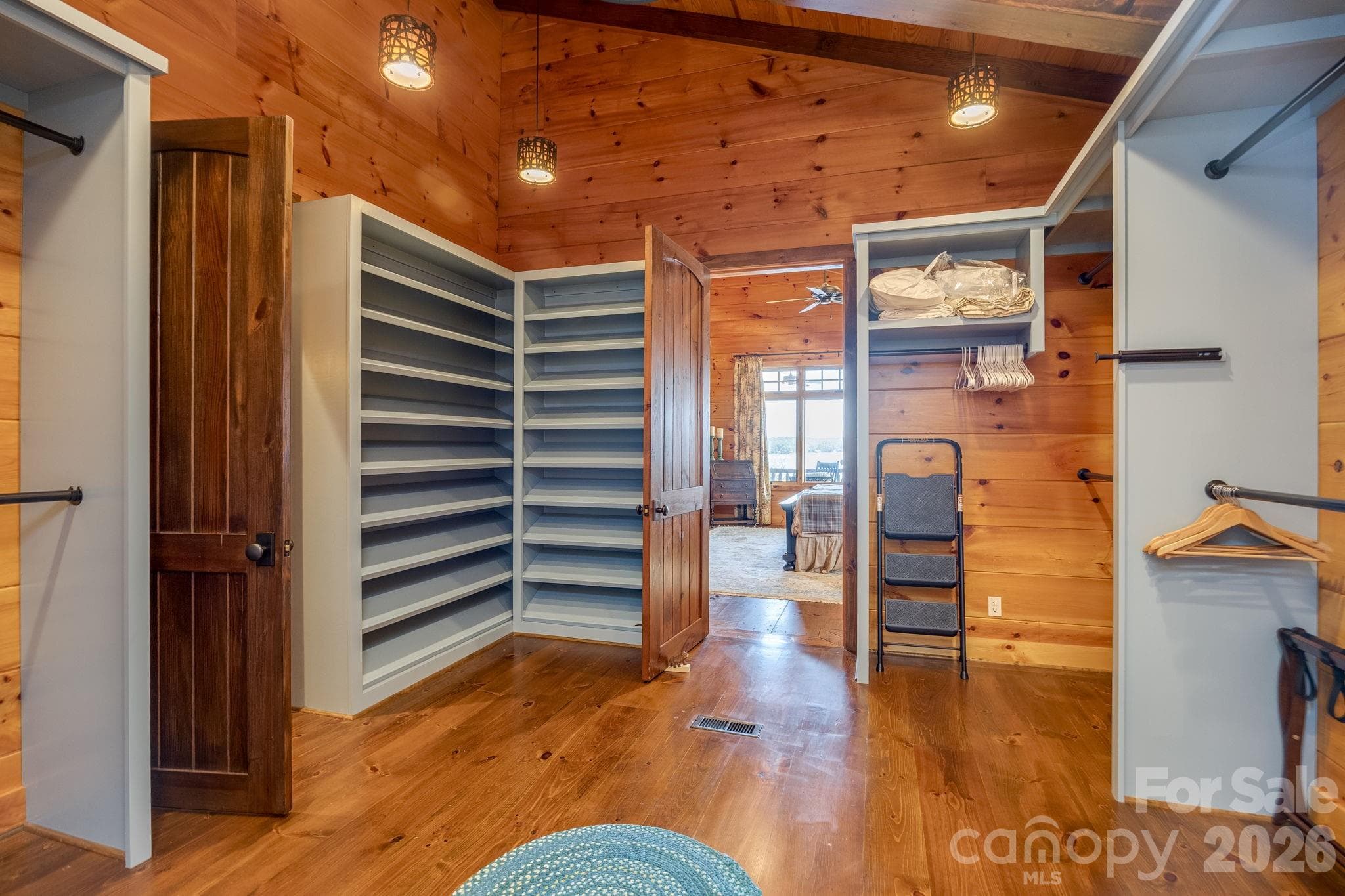Primary Bedroom Walk in Closet - 197 Smooth Rock Point, Ridgeway