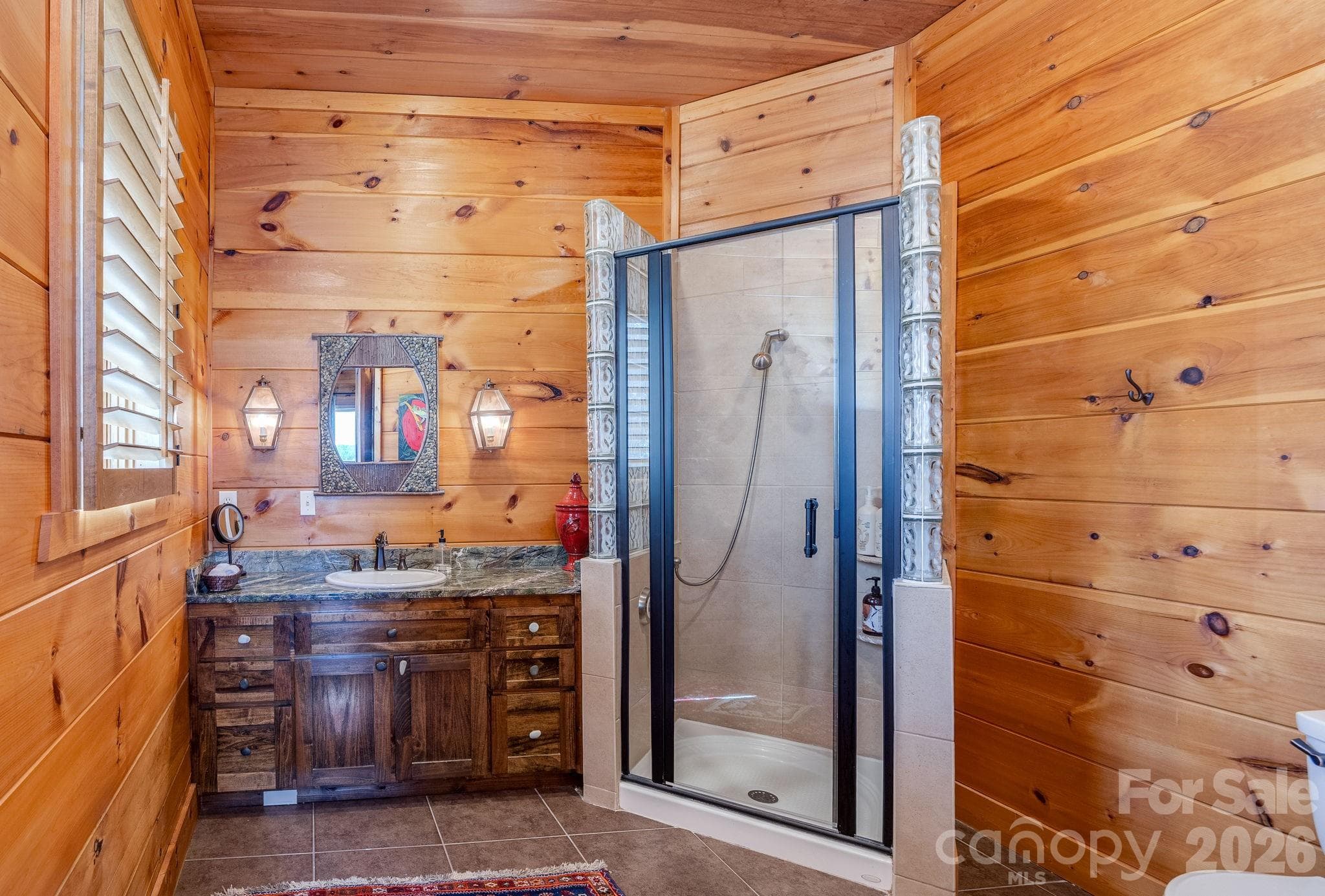 Full Bath in Bedroom 1 second level - 197 Smooth Rock Point, Ridgeway