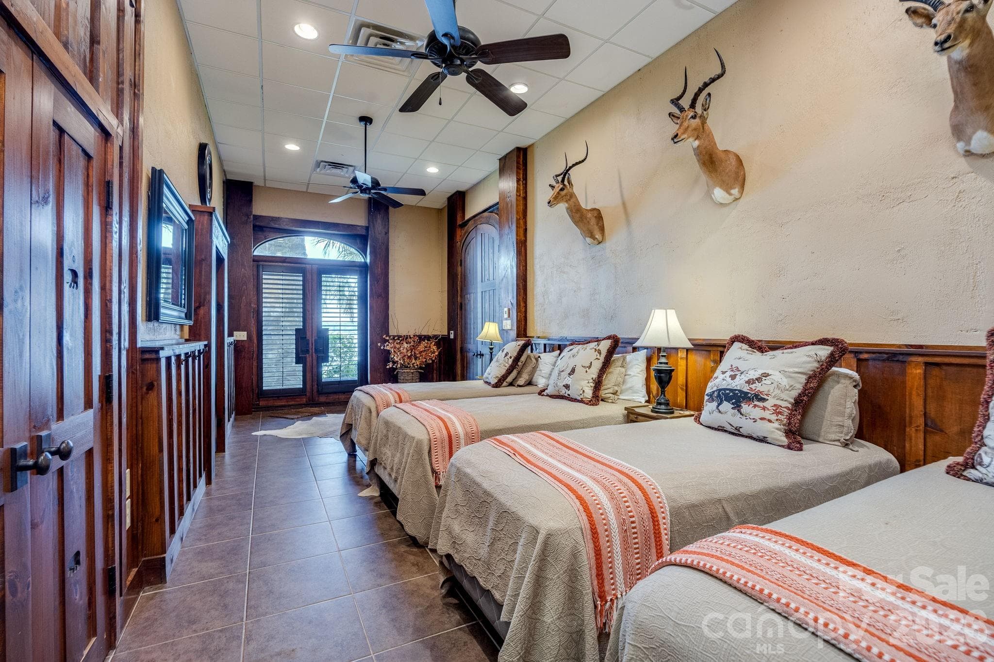 Bedroom in fully finished basement - 197 Smooth Rock Point, Ridgeway