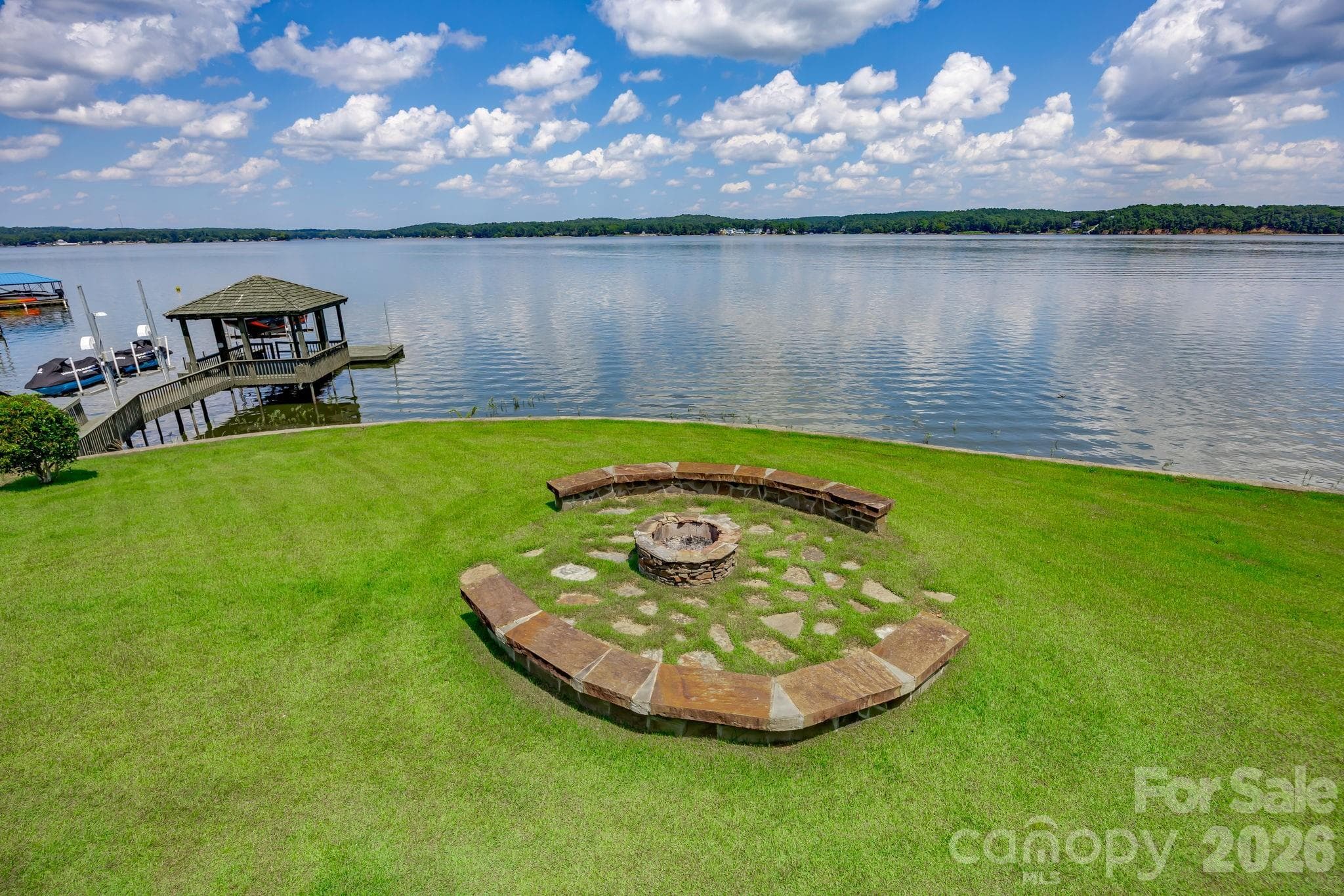 Fire Pit - 197 Smooth Rock Point, Ridgeway
