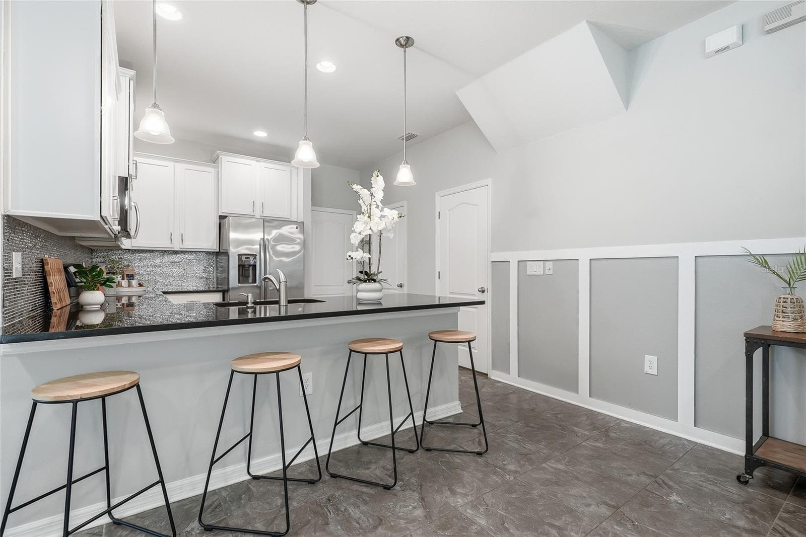 Townhouse at 13105 CANOPY CREEK DR, TAMPA, photo 14 of 46