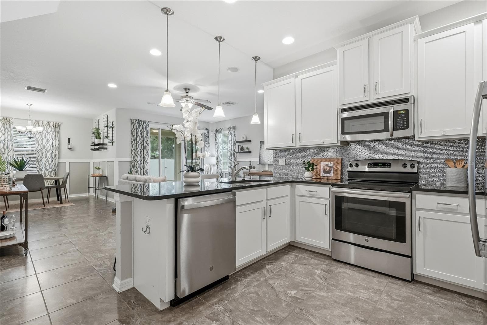 Townhouse at 13105 CANOPY CREEK DR, TAMPA, photo 19 of 46