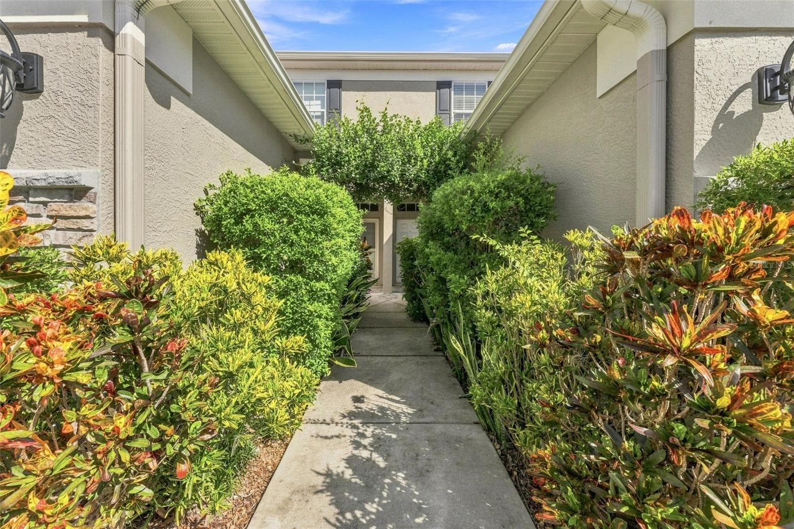 Townhouse at 11220 WINDSOR PLACE CIR, TAMPA, photo 4 of 41