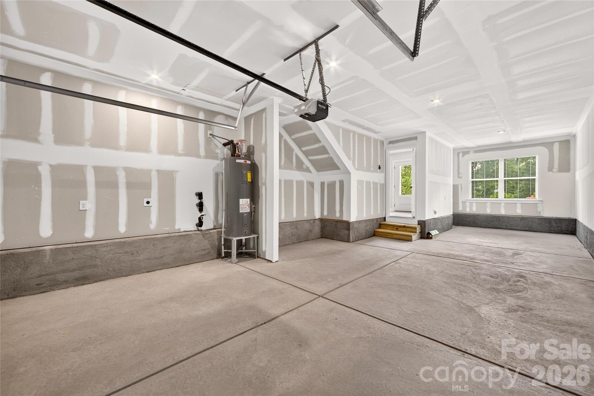 Bright Tandem Garage with Windows - Charlotte