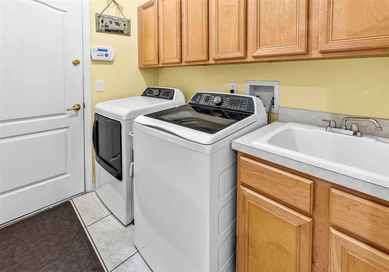 Single Family Residence at 28 CAMELOT RIDGE DR, BRANDON, photo 25 of 70