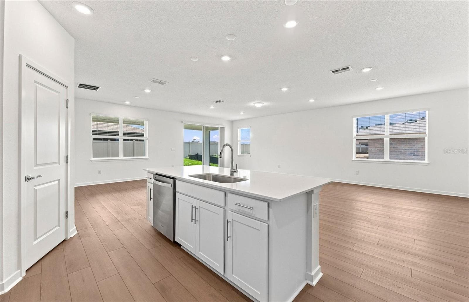 Open Concept Home Design - 33335 HERDS HALLOW WAY, WESLEY CHAPEL