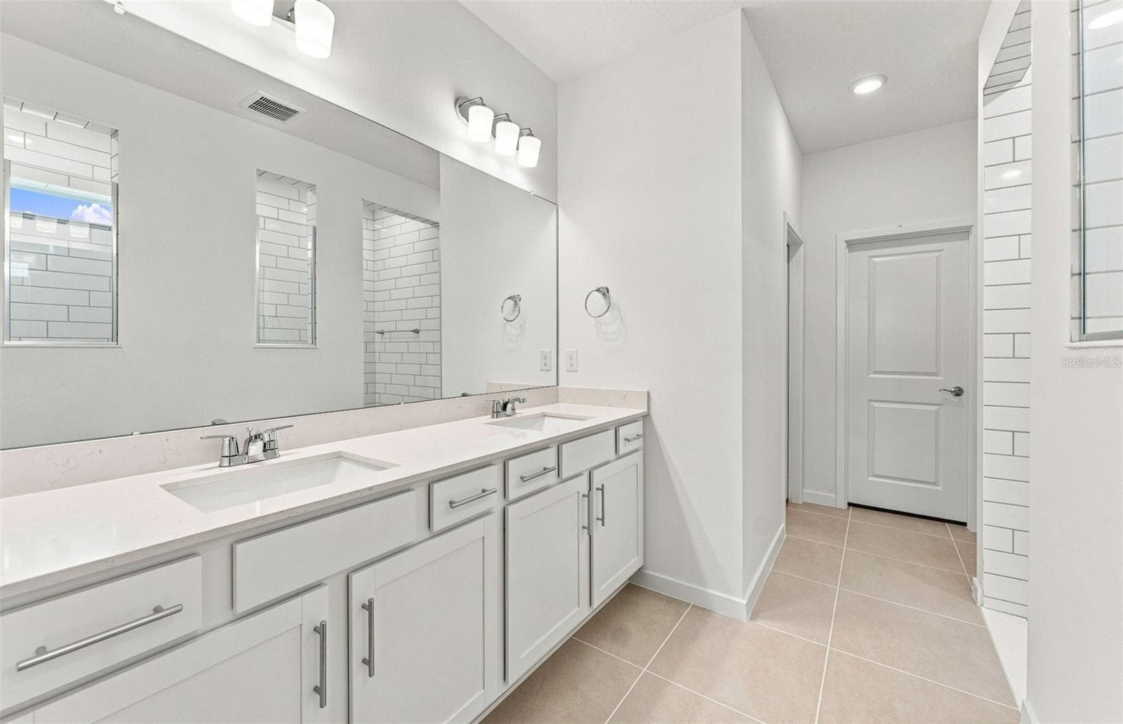 Owner's Bath w/Dual Sinks - 33335 HERDS HALLOW WAY, WESLEY CHAPEL
