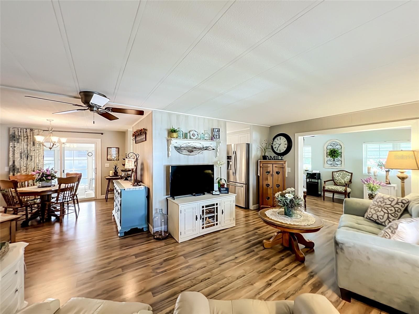 Manufactured Home at 1108 NASSAU CIR, TAVARES, photo 9 of 63