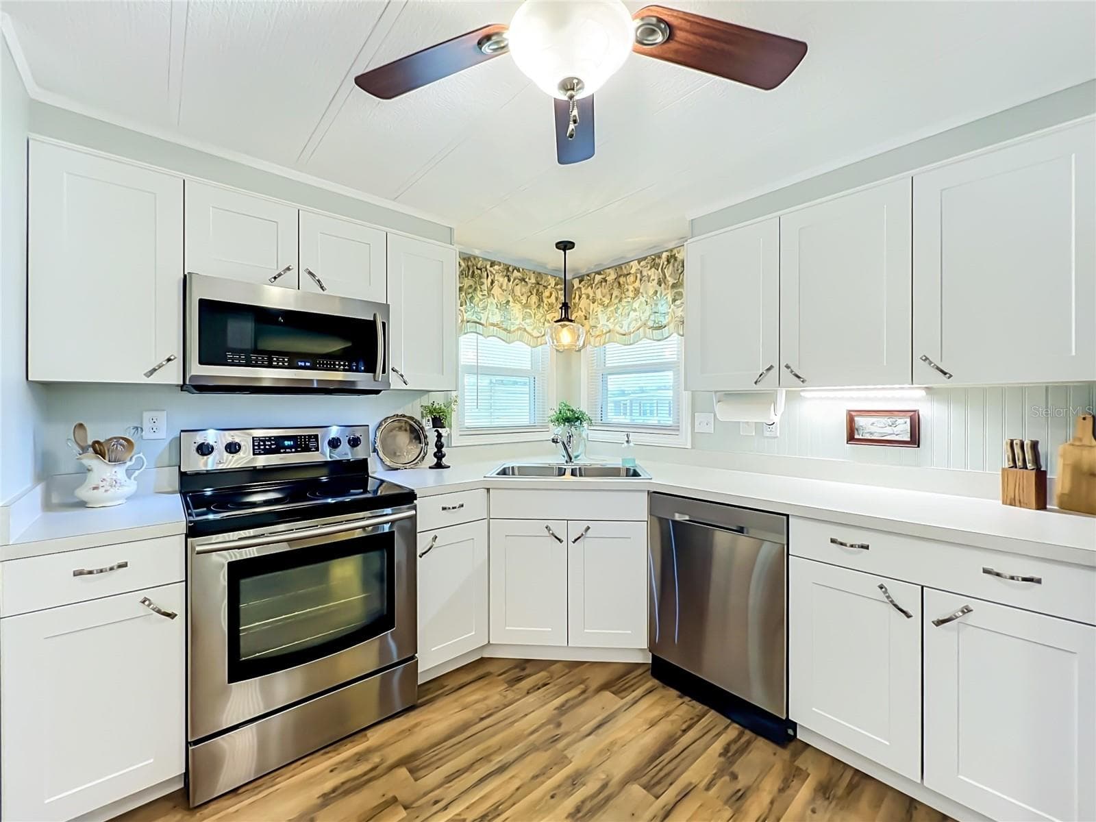Manufactured Home at 1108 NASSAU CIR, TAVARES, photo 19 of 63