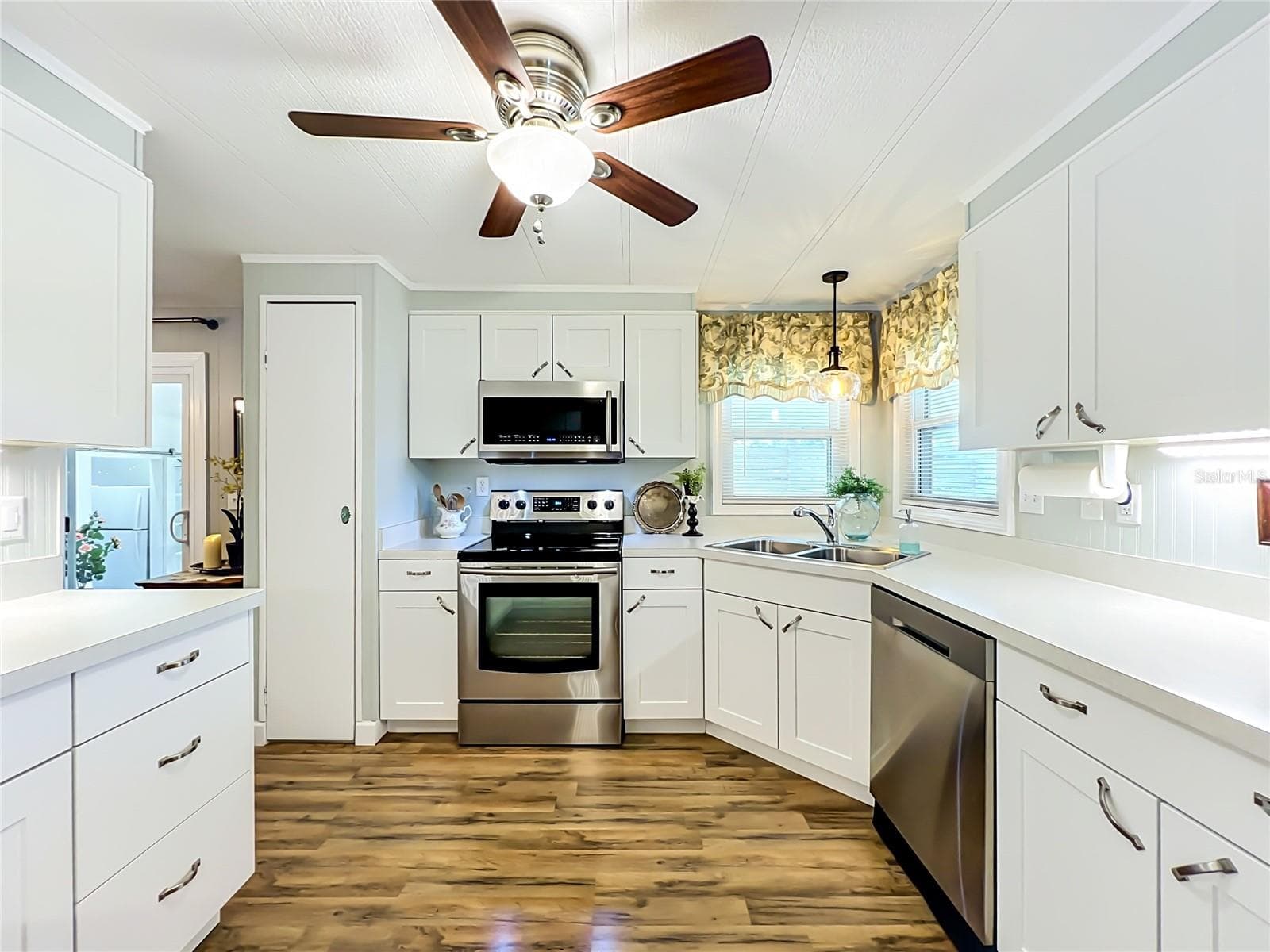 Manufactured Home at 1108 NASSAU CIR, TAVARES, photo 21 of 63