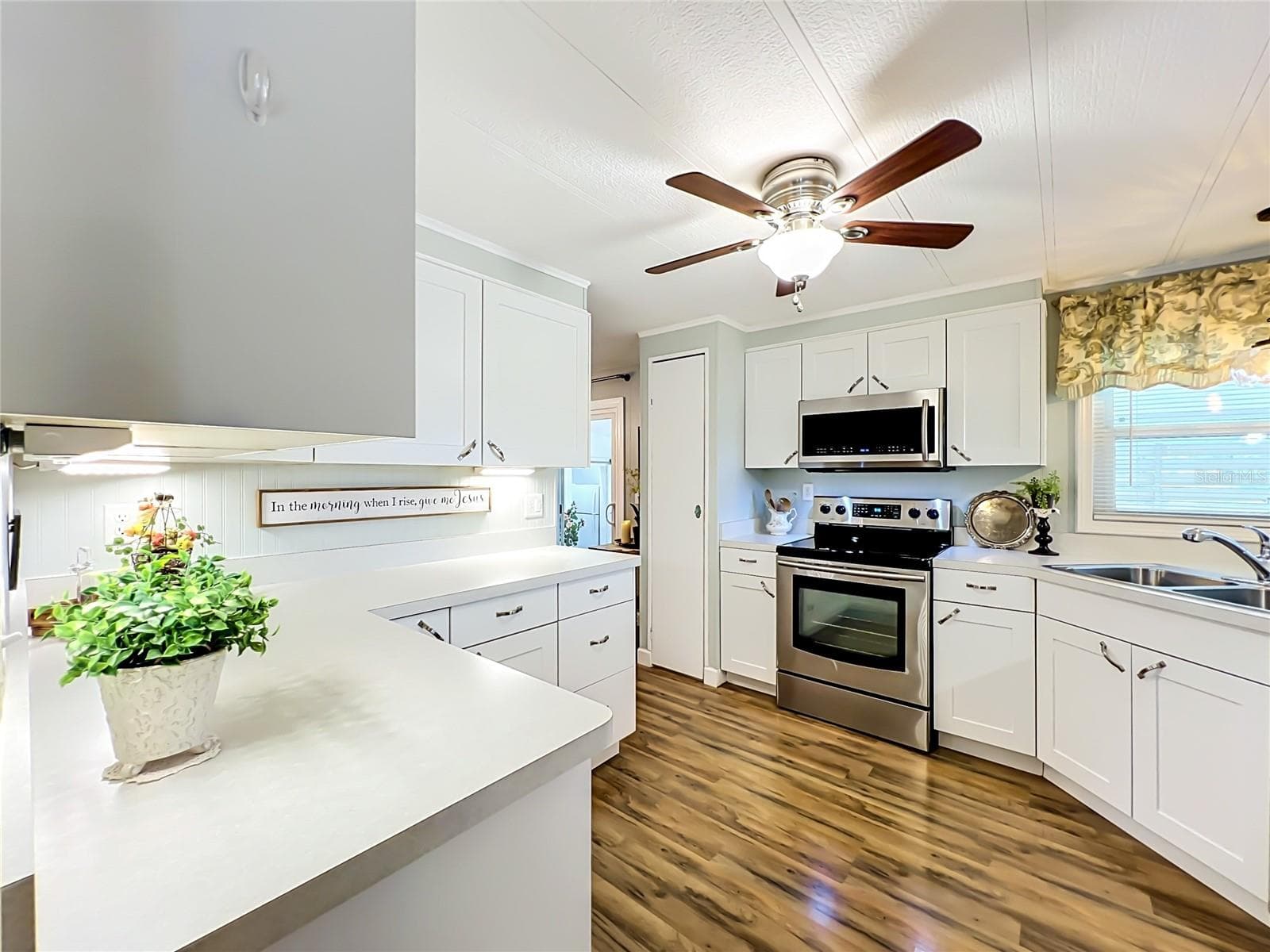 Manufactured Home at 1108 NASSAU CIR, TAVARES, photo 24 of 63