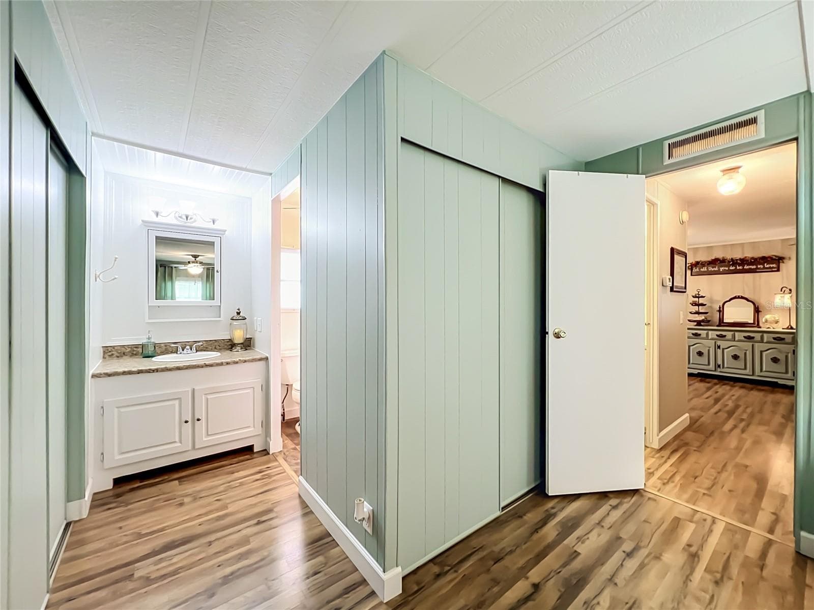 Manufactured Home at 1108 NASSAU CIR, TAVARES, photo 28 of 63