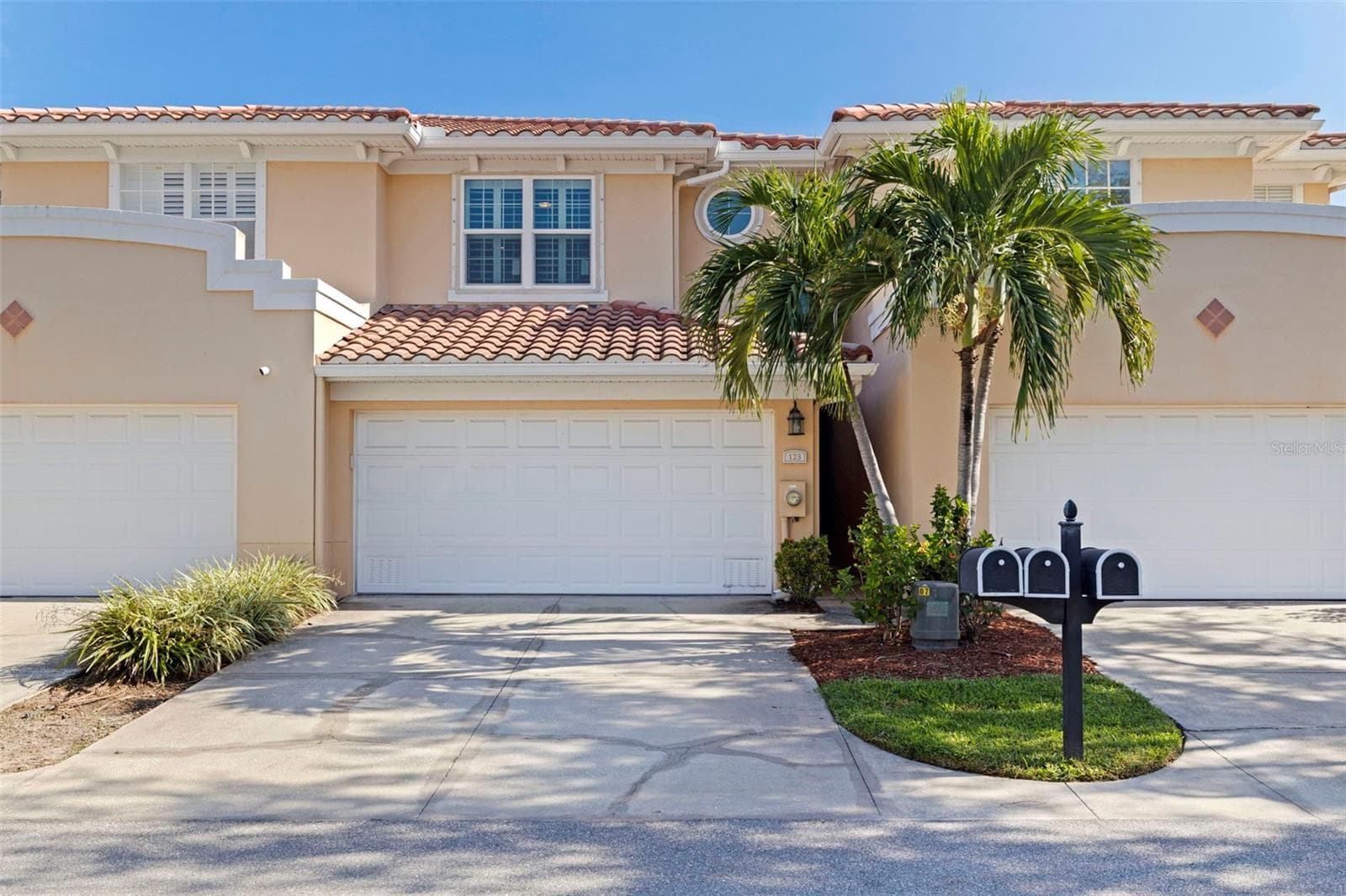 Townhouse at 123 VALENCIA CIR, ST PETERSBURG, photo 2 of 38