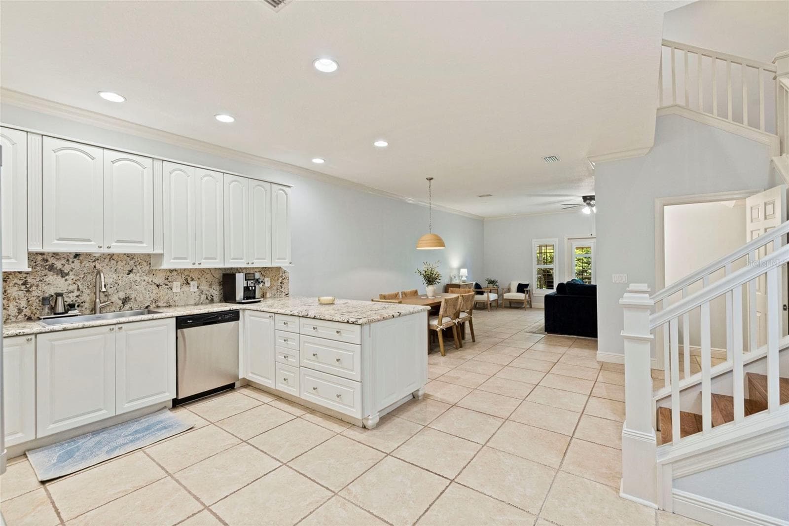 Townhouse at 123 VALENCIA CIR, ST PETERSBURG, photo 6 of 38
