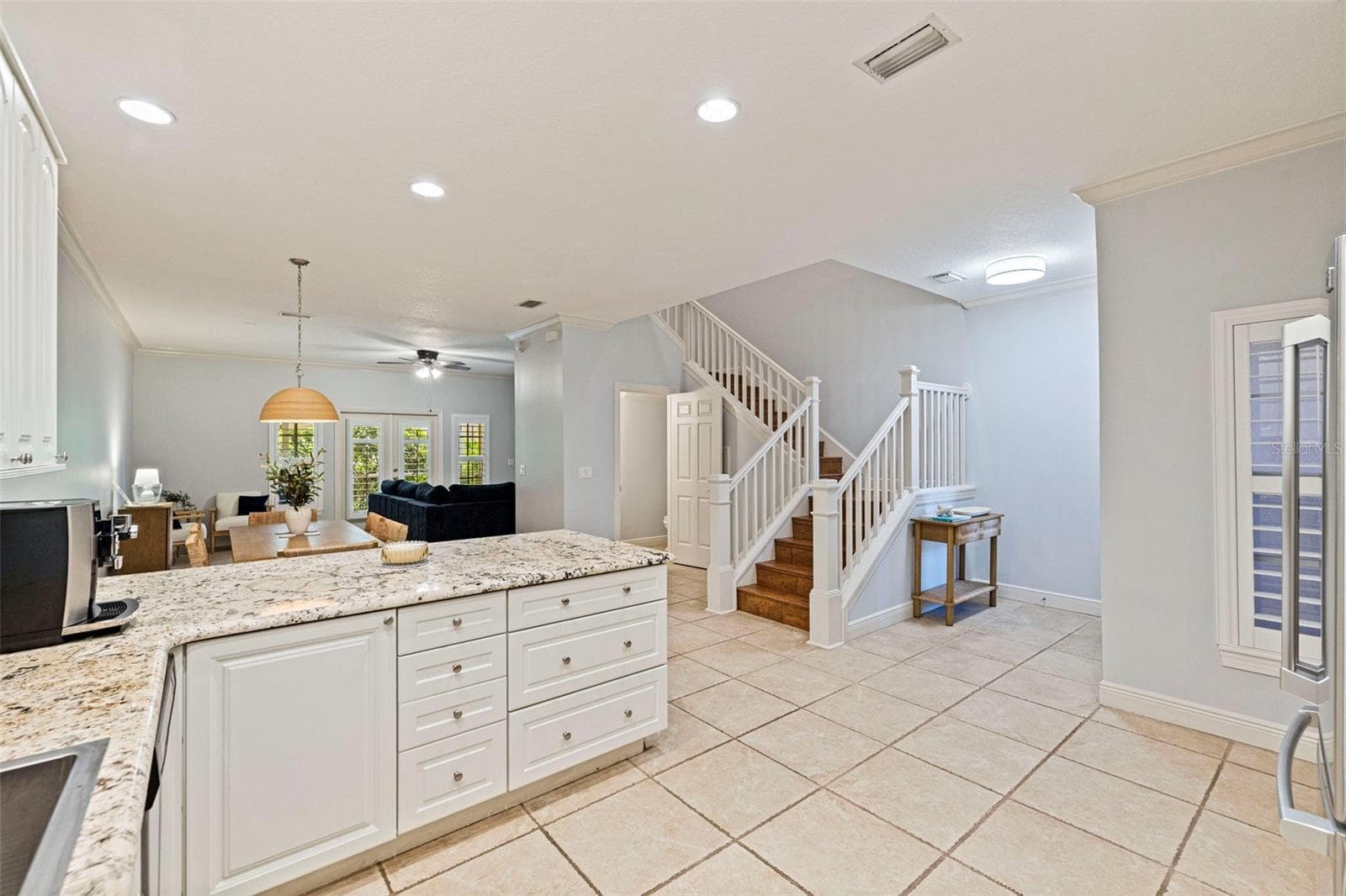 Townhouse at 123 VALENCIA CIR, ST PETERSBURG, photo 7 of 38