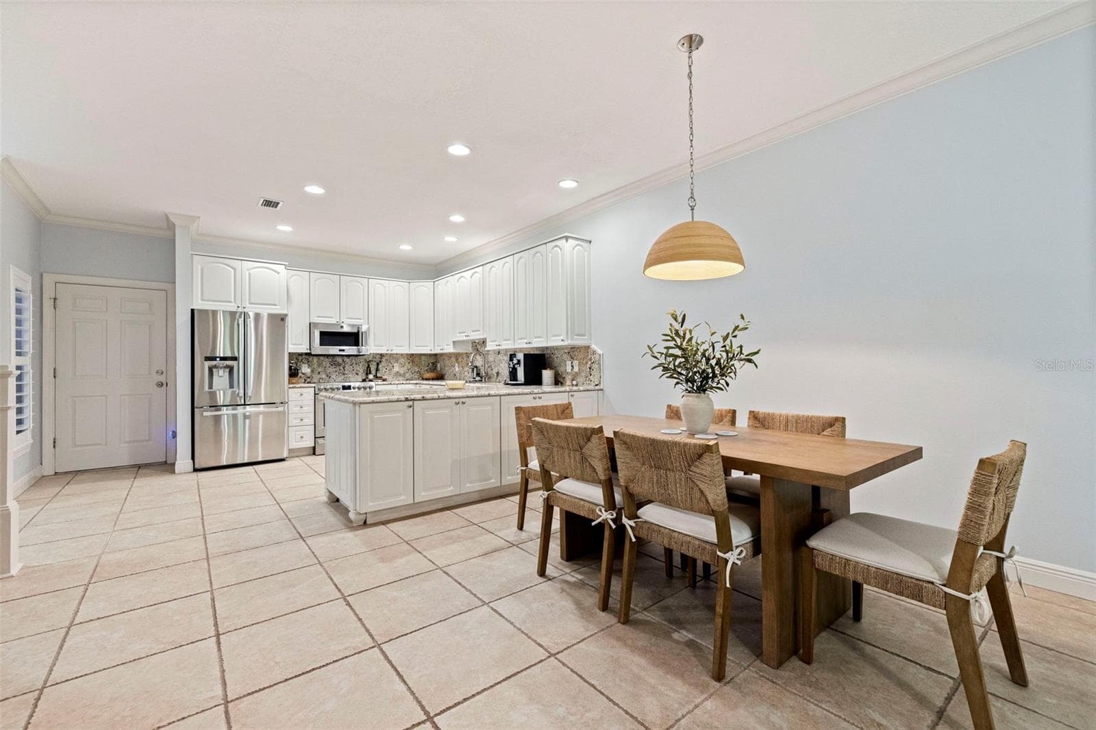 Townhouse at 123 VALENCIA CIR, ST PETERSBURG, photo 9 of 38