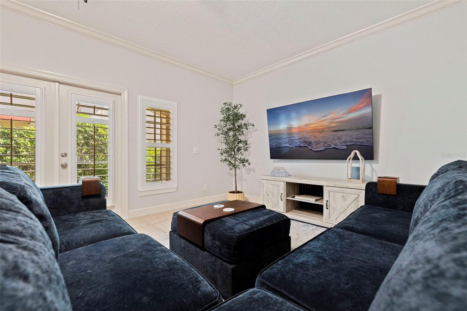 Townhouse at 123 VALENCIA CIR, ST PETERSBURG, photo 12 of 38