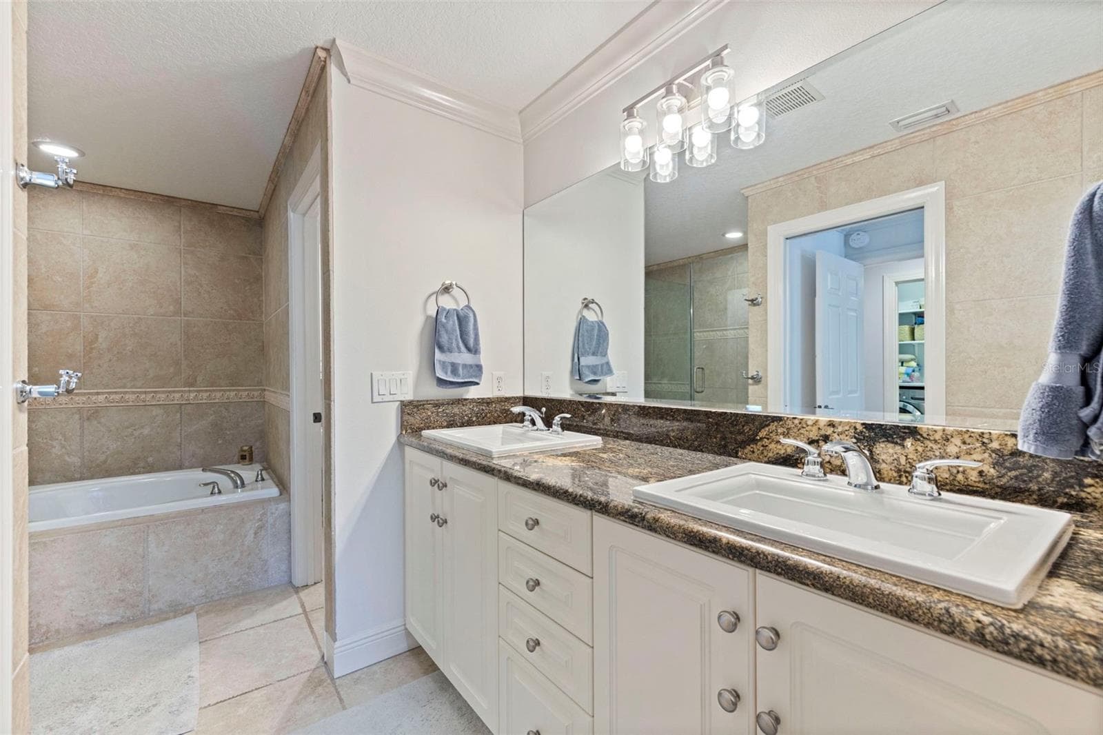 Townhouse at 123 VALENCIA CIR, ST PETERSBURG, photo 25 of 38