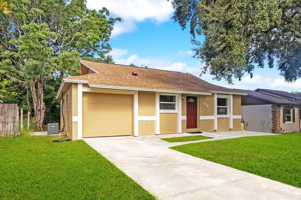 156 LAKE DR