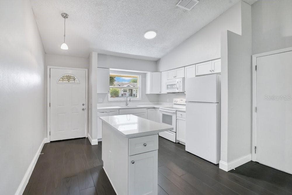 Single Family Residence at 156 LAKE DR, ORLANDO, photo 7 of 30