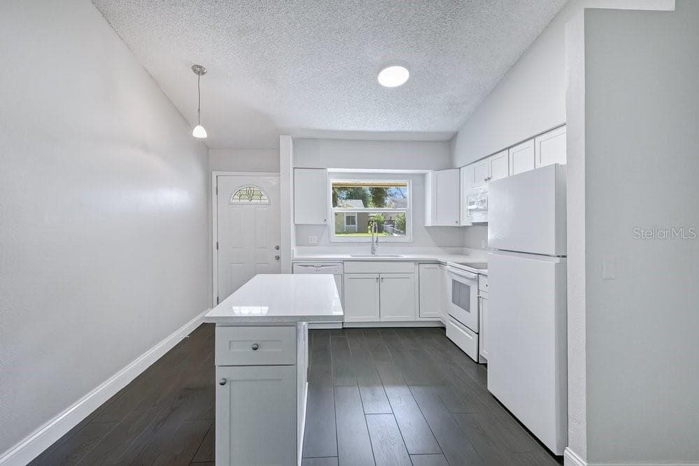 Single Family Residence at 156 LAKE DR, ORLANDO, photo 8 of 30