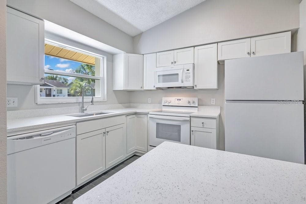 Single Family Residence at 156 LAKE DR, ORLANDO, photo 9 of 30