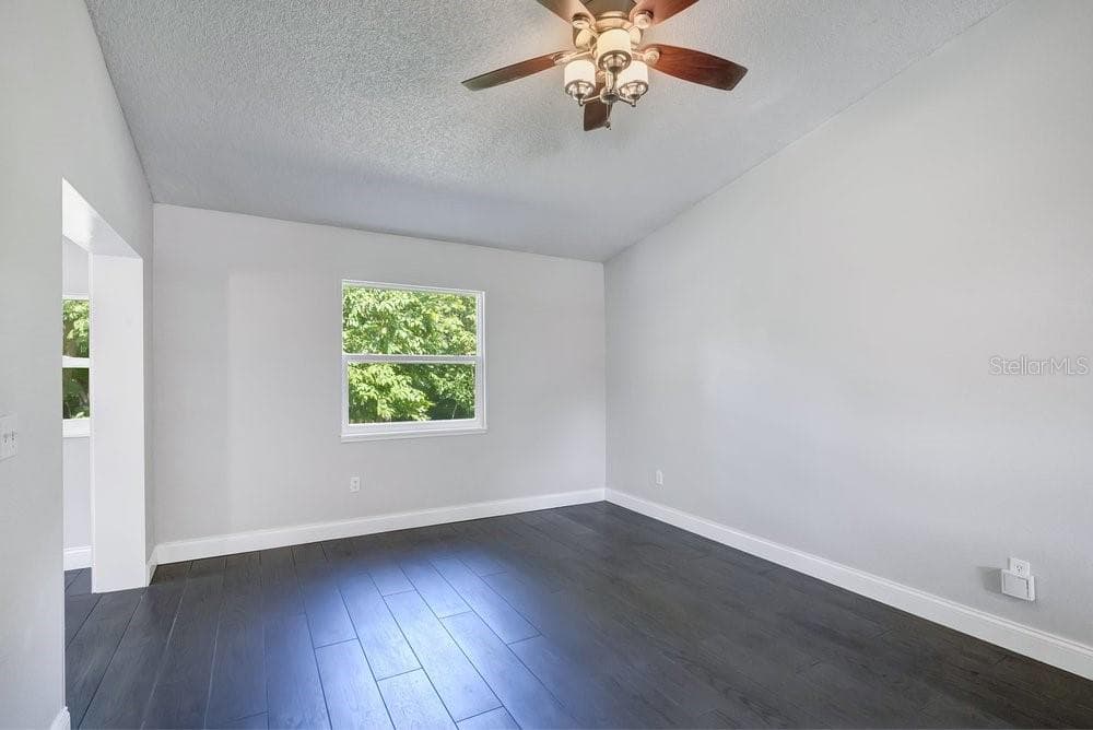 Single Family Residence at 156 LAKE DR, ORLANDO, photo 14 of 30