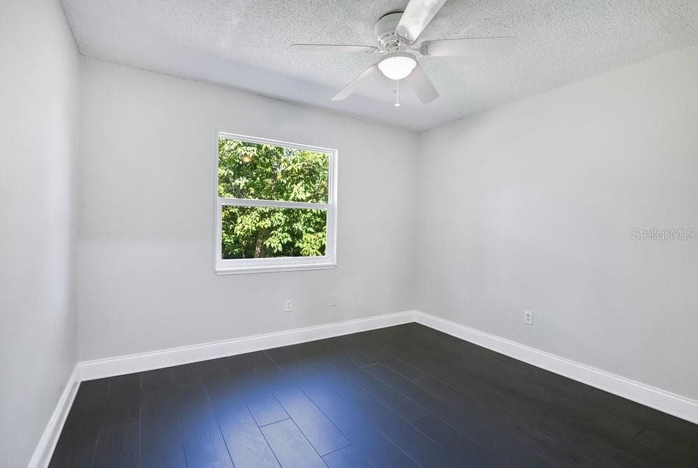 Single Family Residence at 156 LAKE DR, ORLANDO, photo 17 of 30