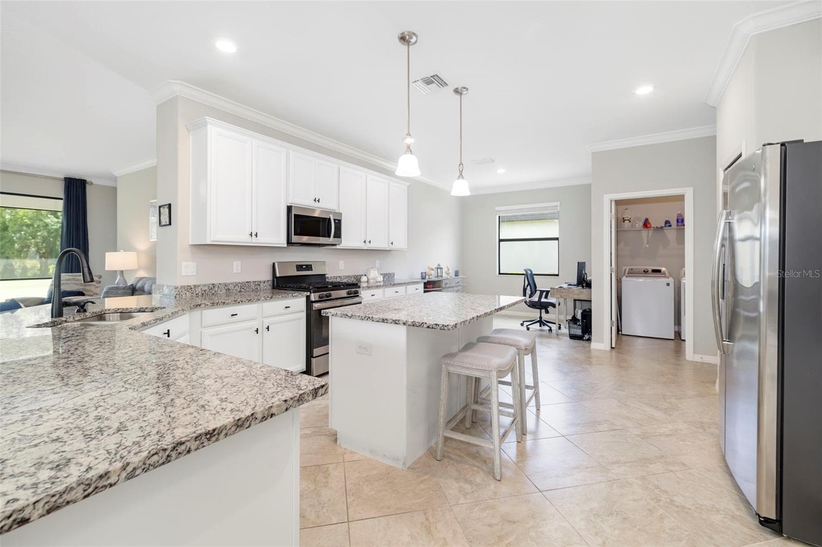 Plenty of counter space and eat-in area - 17927 POLO TRL, BRADENTON