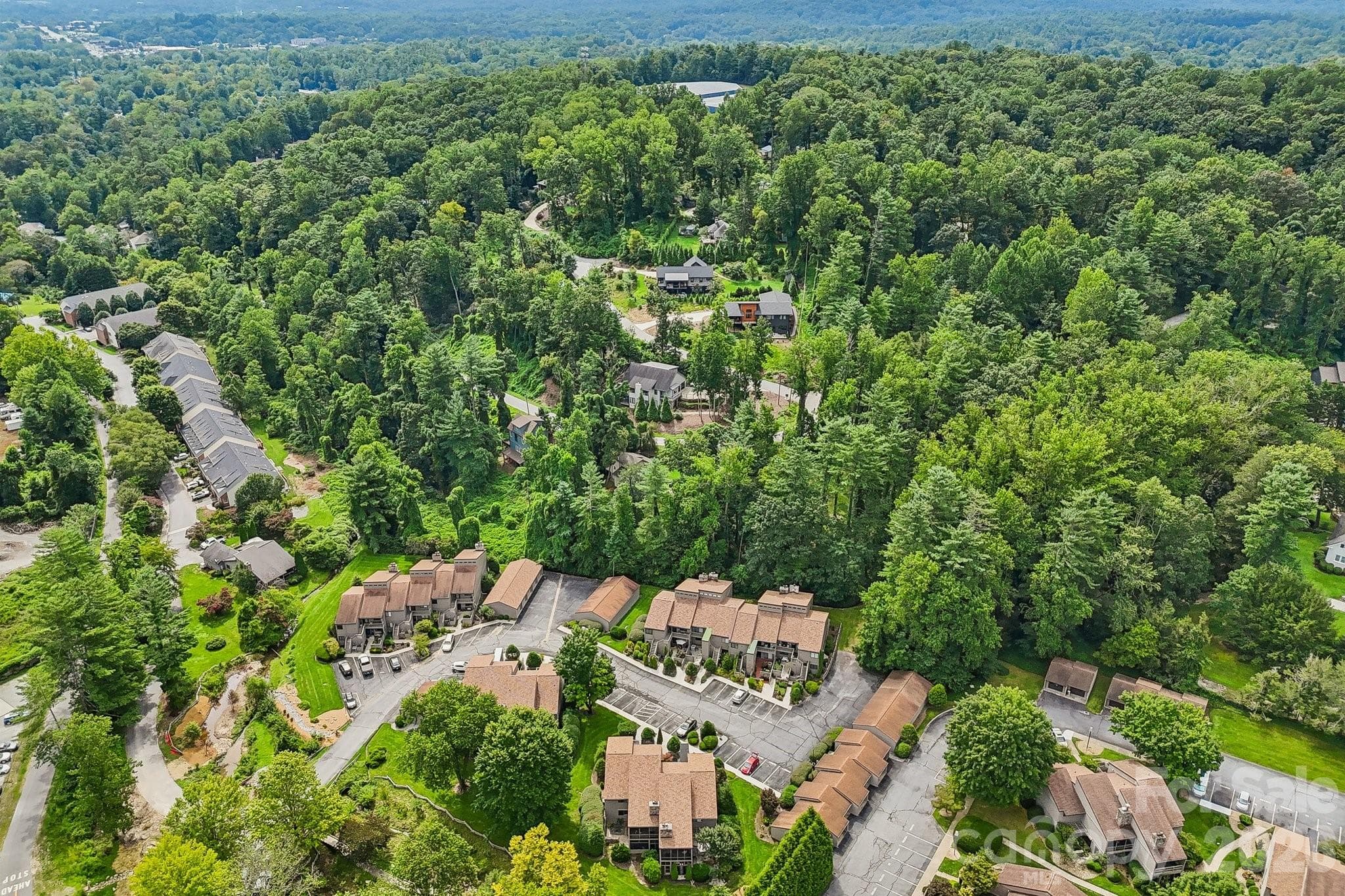 Condominium at 210 Juniper Lane, Hendersonville, photo 37 of 38