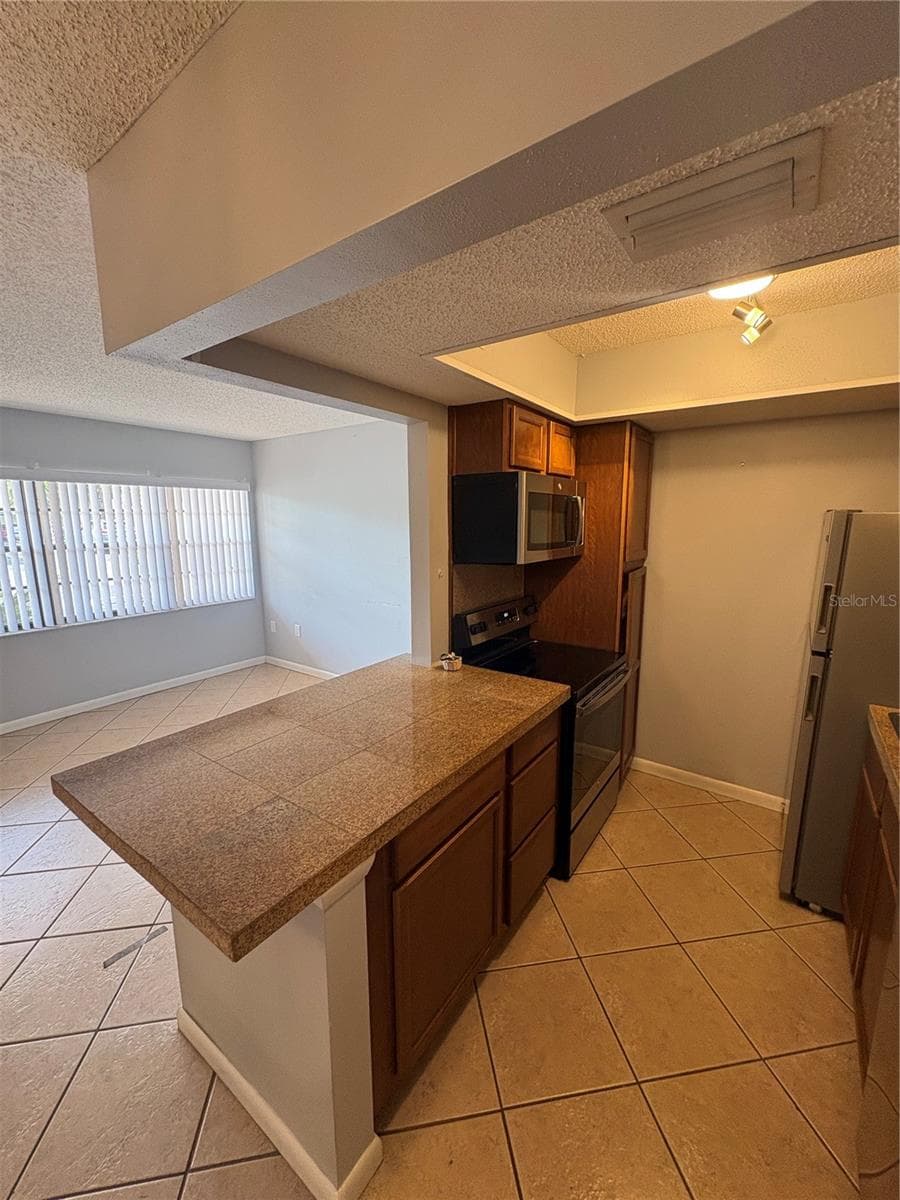 Condominium at 9 QUAILS RUN BLVD #3, ENGLEWOOD, photo 4 of 36